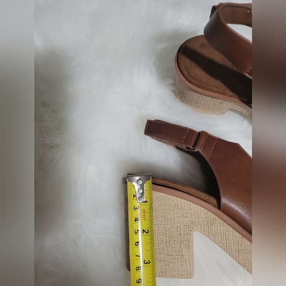 Brown Leather Women's Sandals - Picture 9 of 10